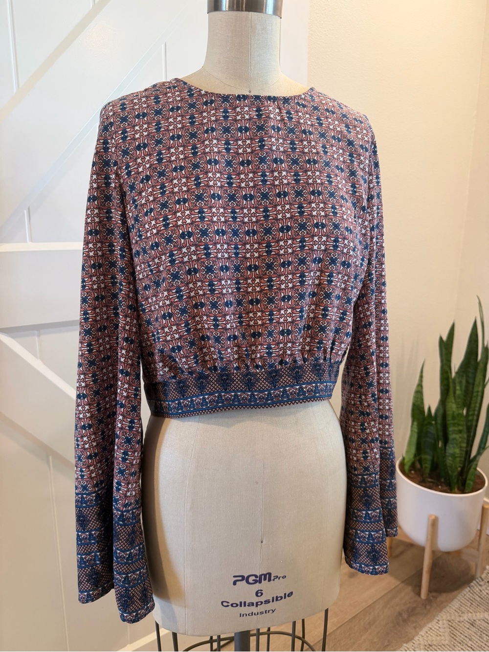 Forever 21 Navy & Rust Printed Cropped Blouson Top